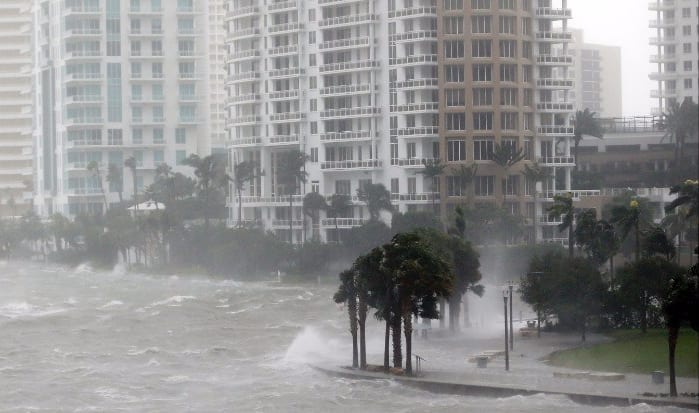 Hurricane Irma hits Florida and starts destroying the Miami