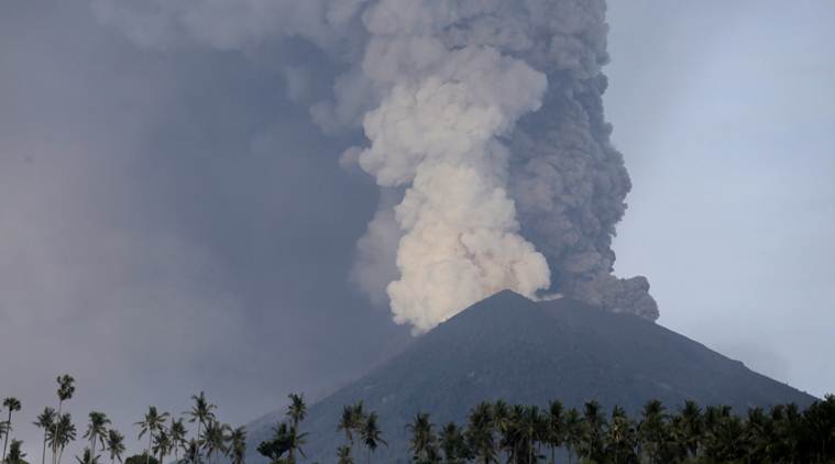 Bali Volcano erupting live