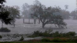 Storm Florence kills 5 people as it rips through Carolina