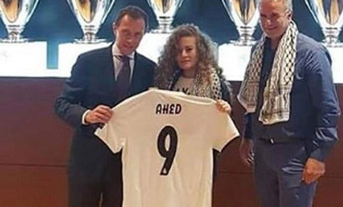 Ahed Tamimi met with Emilio Butragenio, a former striker for Real Madrid FC in Madrid