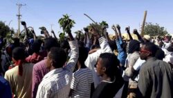 Thousands take to the streets in Sudan – 19 killed!