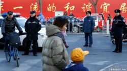 Breaking News: 20 children attacked by a man with a hammer in China