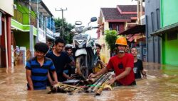 Indonesia Landslides kills 30, many still remain missing