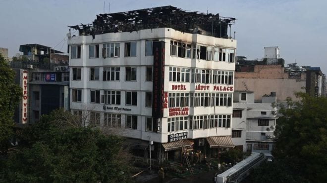 India hotel fire: Death toll rises to 17