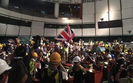 Hong Kong: Latest Police & Protesters clash again