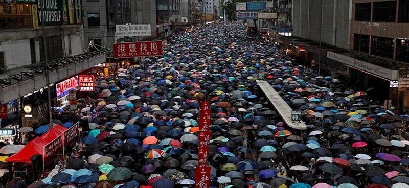 Hong Kong: Huge peaceful rally, despite Beijing warning
