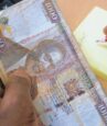 Kenyans rush to swap banknotes as cash ban looms