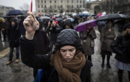 Far-right politician tells woman to take off veil at French council meeting