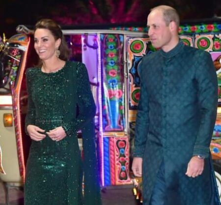 Prince William & Kate Middleton land in Pakistan