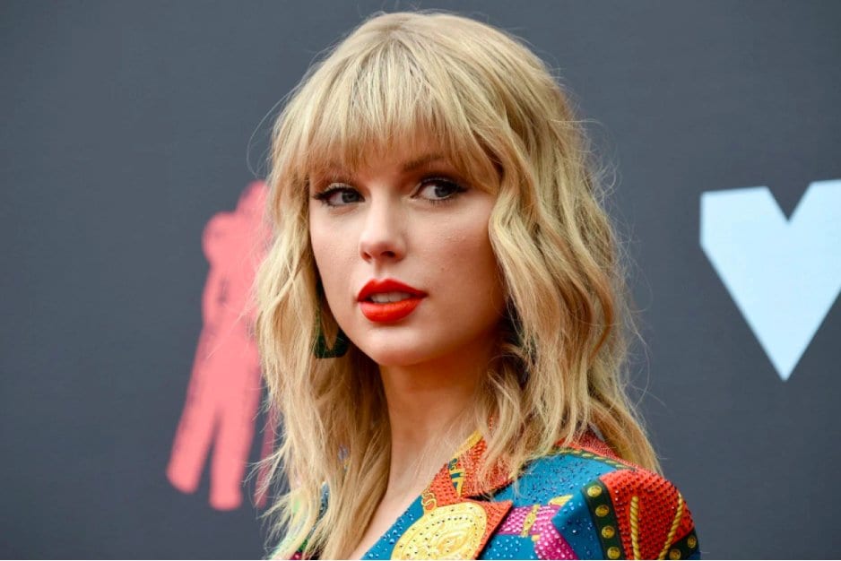 Taylor Swift banned from singing her hit songs at awards amid music feud
