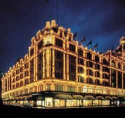 Harrods the luxury store based in Knightsbridge, london, has announced taht it will close it shop on Friday at 7 PM because of COVID-19.