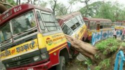 India devastated – Cyclone rips through Kolkata killing & displacing hundreds