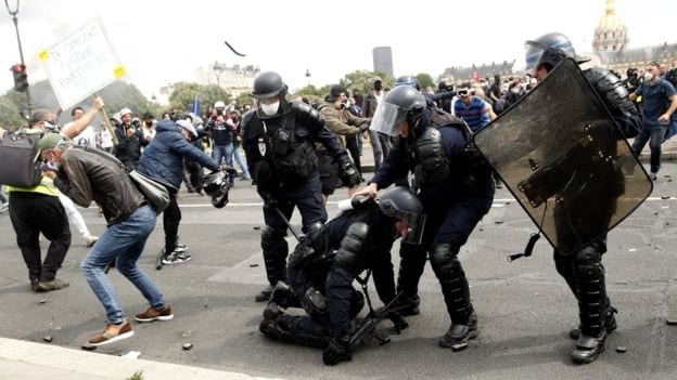 Violence mars Paris protest for health workers
