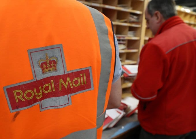Royal Mail cuts 2,000 jobs due to pandemic