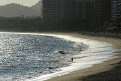 Top Mexican beach getaway reopens