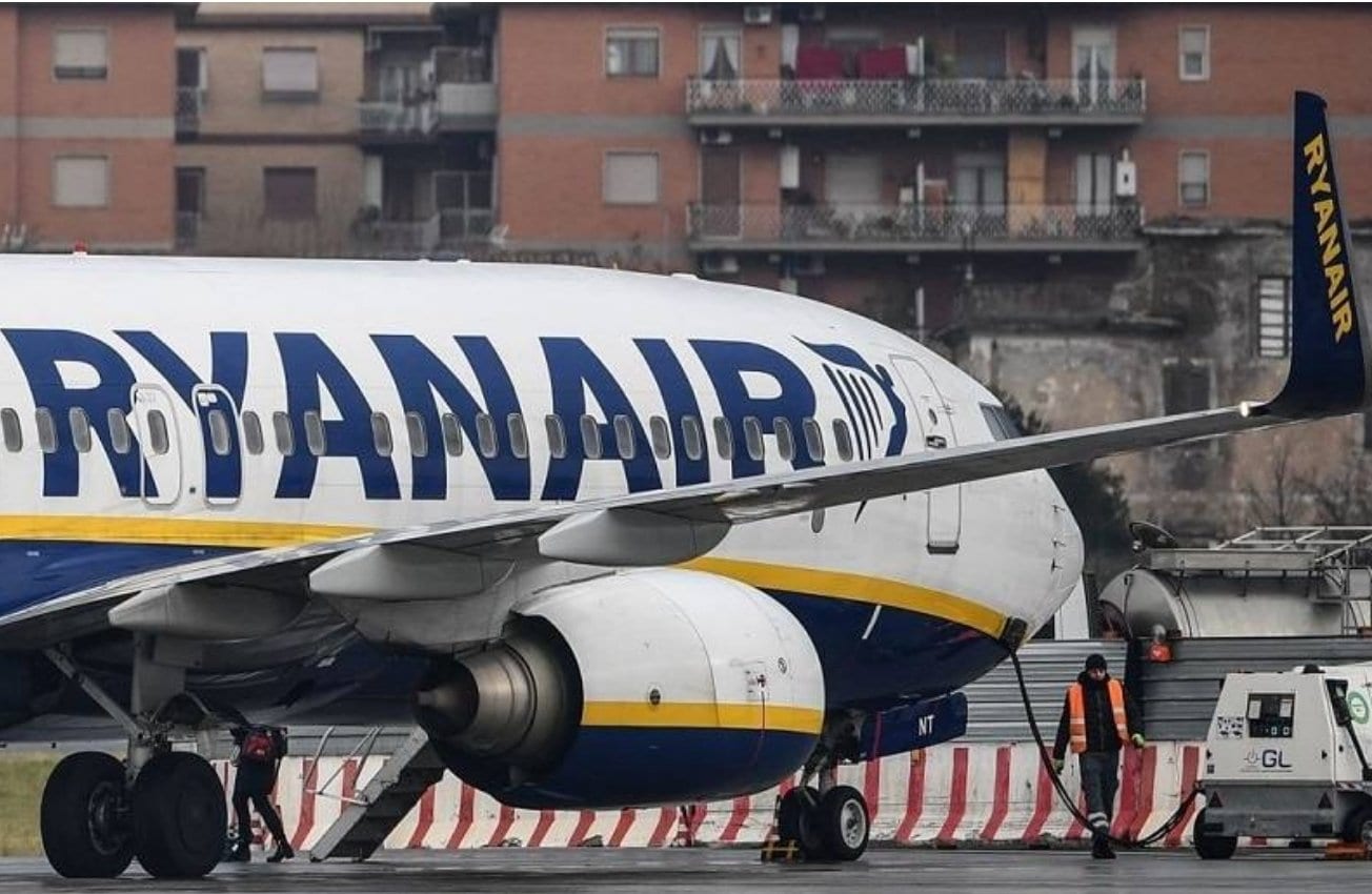 Italy threatens Ryanair with flight ban over Covid-19 safety rules