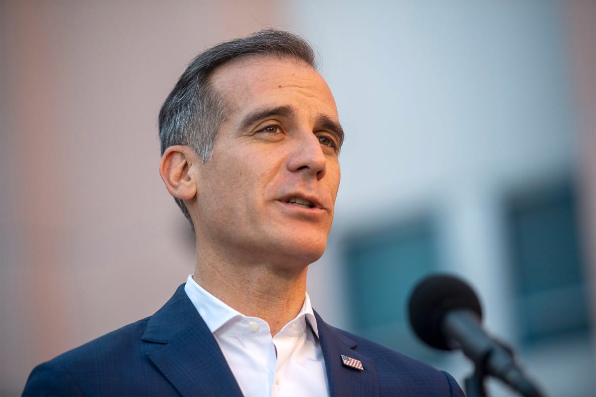 LA mayor threatens to cut power and water supply
