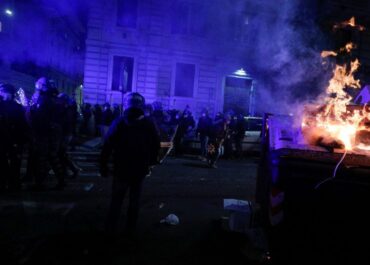 Italian police clash with protesters