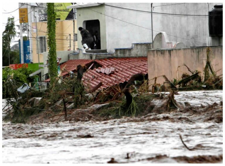 Rain and dam discharge cause flooding in southern Mexico