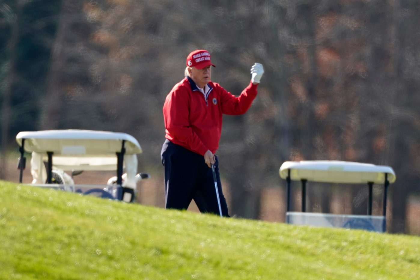 Trump plays some Thanksgiving golf