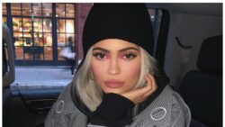 Makeup tutorial Get the Kylie Jenner rainbow Eye Shadow look