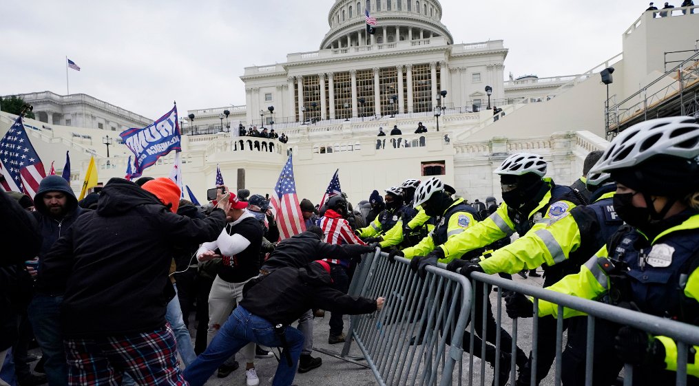 Armed standoff capitol and the US congress reconvenes to certify Biden's win in the US Capitol