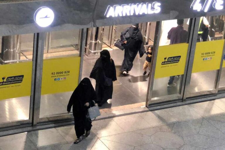 Flight rush to Saudi Arabia as travel ban lifted