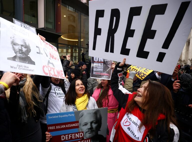 Mexico offers political asylum to Julian Assange