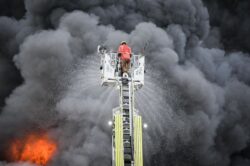 Huge Denton fire: Residents told to evacuate as police declare ‘major incident’