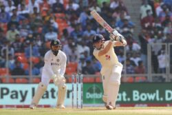 Zak Crawley batting in day 1 of test 3 between England and India