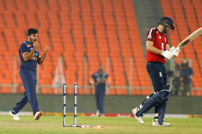 India defeat England to claim victory in T20I series