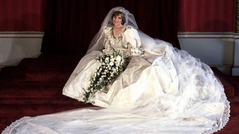 Princess Diana: Dresses go on display at Kensington Palace