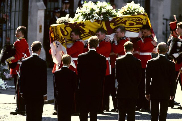 princess diana funeral princess diana 60 london kensington palace princess diana statue unveiling kensington palace