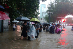 Subway Passengers Trapped in Flood Water Up to Their Shoulders in China