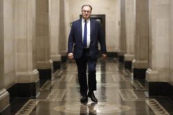 Bank of England ‘addicted’ to creating money, say peers