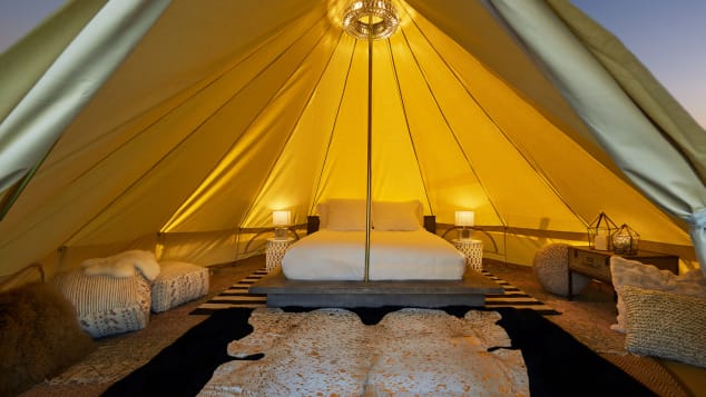 5 luxury outdoor hotel rooms utah california south africa botswana mexico celebrities glamping luxurious 