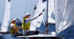 Hannah Mills wins historic gold with Eilidh McIntyre in women's 470 at Tokyo Olympics