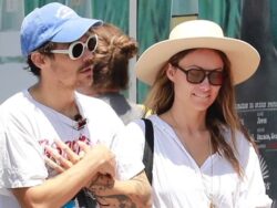 Harry Styles and Olivia Wilde packed into PDAs while walking in LA