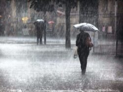 UK weather: Heavy rain to batter Britain tomorrow before temperatures soar to balmy 22C this week