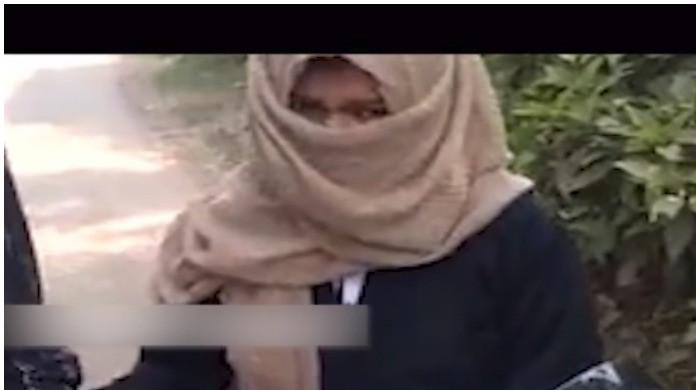 Muslim woman in India humiliated and forced to take off burqa in public - A Hindu mob attack