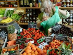 France to ban plastic packaging for most fruit and vegetables from January 2022