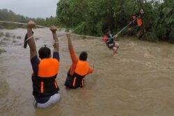 Nine dead as heavy rains lash the Philippines