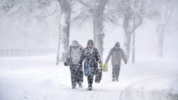 UK weather forecast: Snow to fall ‘for days’ amid 80mph gales in Arctic freeze