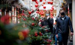 Omicron dashes high streets’ hopes of bumper weekend before Christmas
