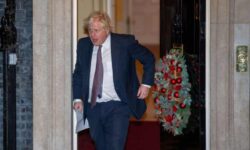 Boris Johnson contradicts expert advice to curb Christmas socialising