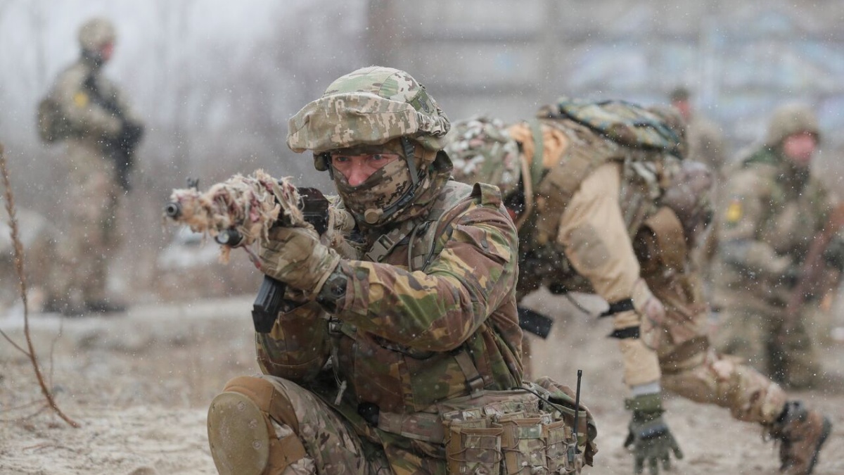 UK sending weapons to Ukraine as fears of Russian war grow