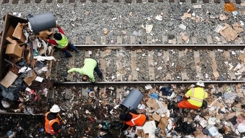 US police: Dozens of guns looted from trains in Los Angeles
