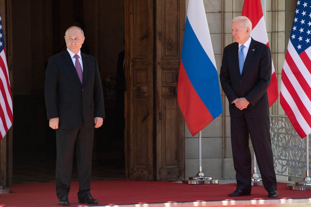 Biden agrees Ukraine deal with Putin brokered by President Macron