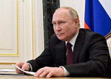 Putin says modern Ukraine is part of Russia & should be divided