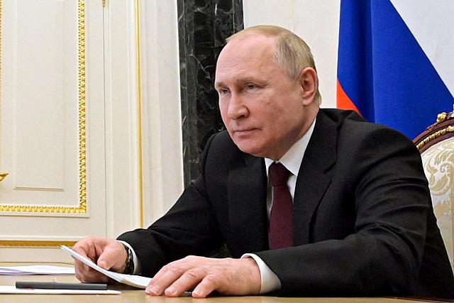 Putin says modern Ukraine is part of Russia & should be divided
